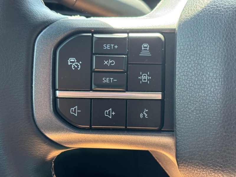 Ford F-150 Vehicle Full-screen Gallery Image 18