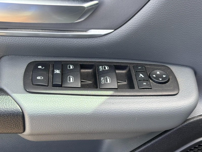 Ram 1500 Vehicle Image 18