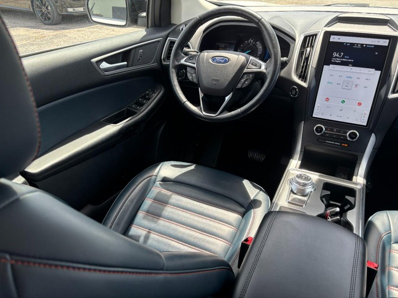 Ford Edge Vehicle Image 14