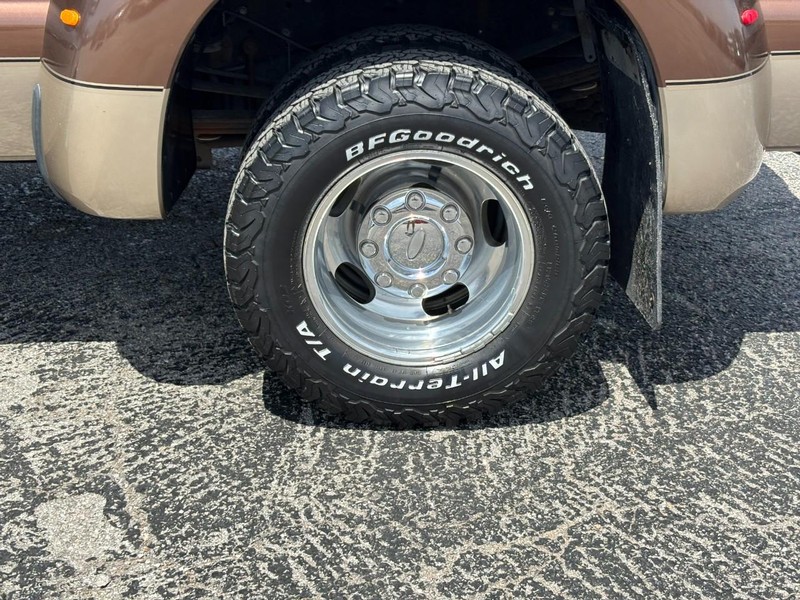 Ford Super Duty F-350 DRW Vehicle Image 11