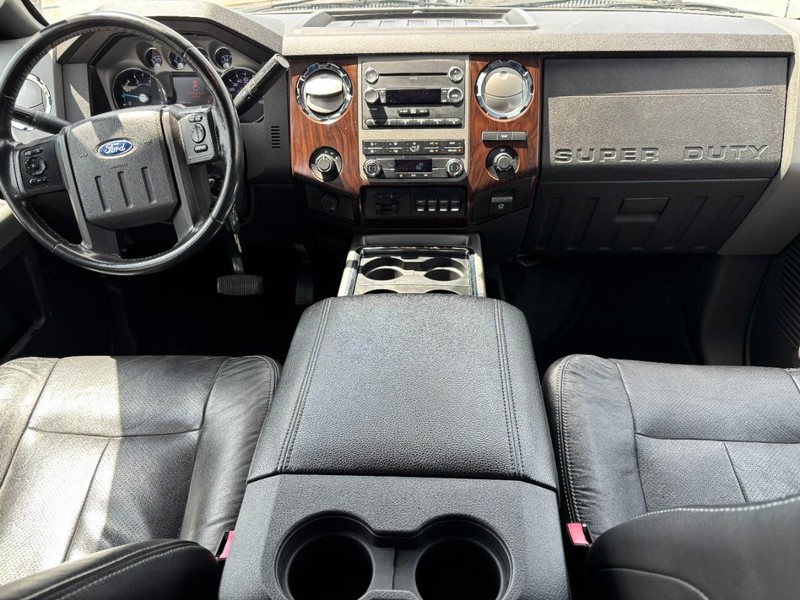 Ford Super Duty F-350 DRW Vehicle Image 14