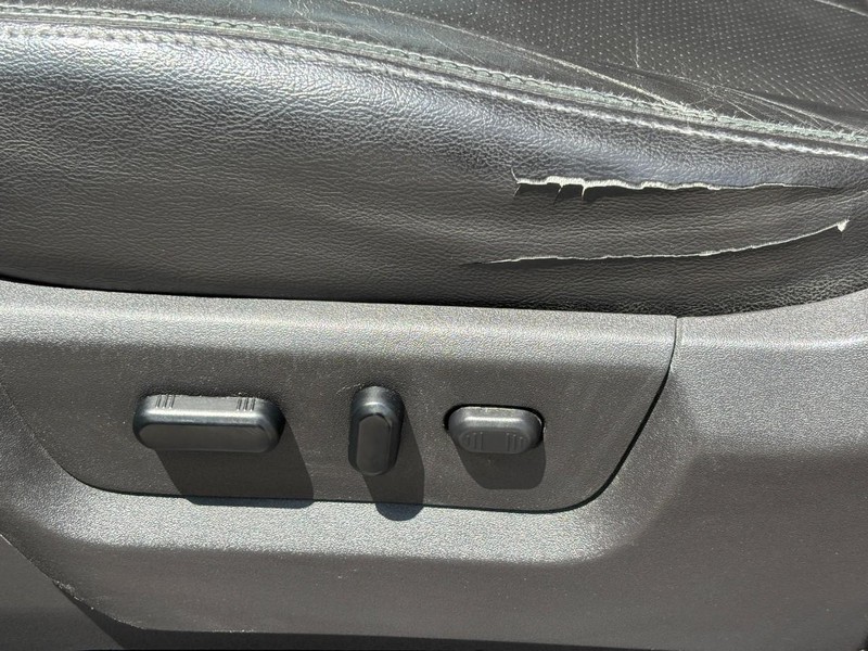 Ford Super Duty F-350 DRW Vehicle Image 16