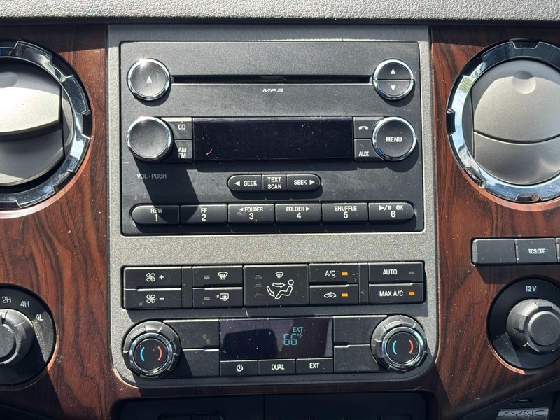 Ford Super Duty F-350 DRW Vehicle Image 21