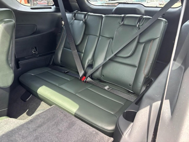 Ford Explorer Vehicle Image 12