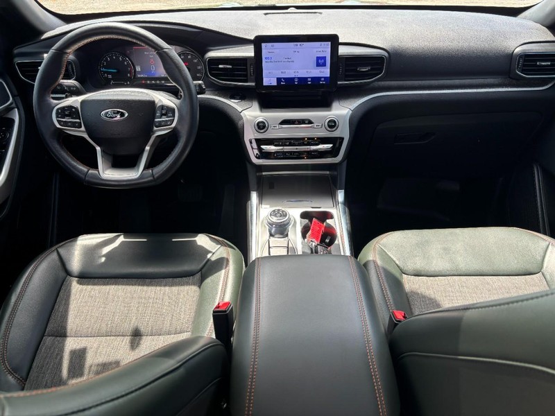 Ford Explorer Vehicle Image 15