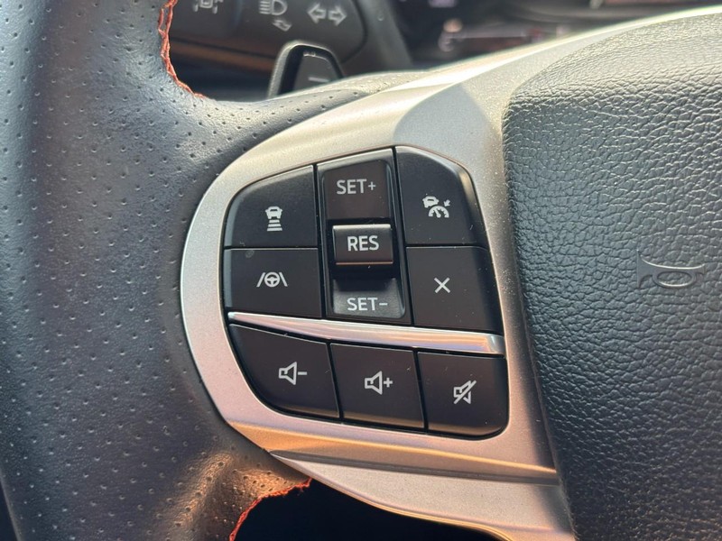 Ford Explorer Vehicle Image 19