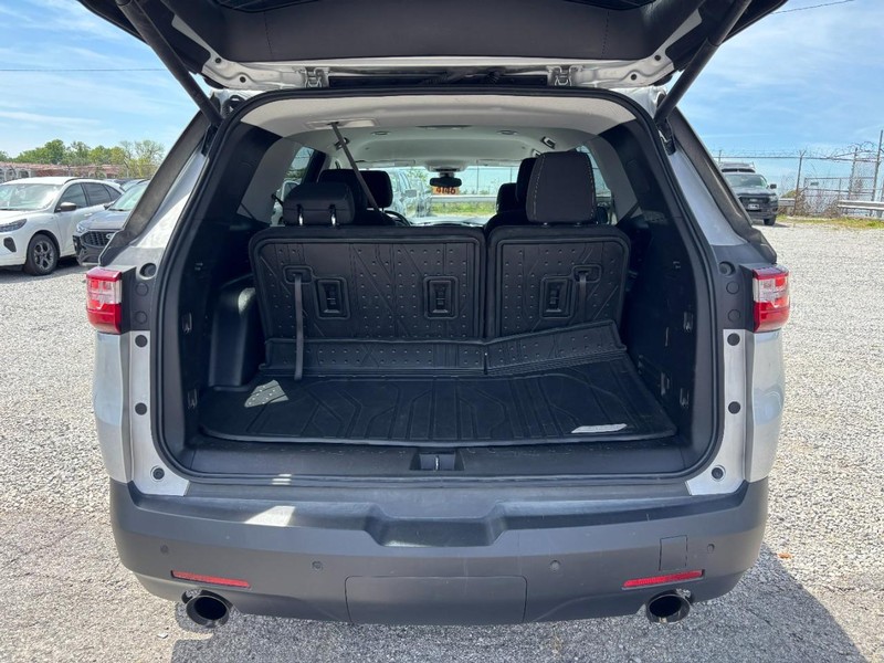 Chevrolet Traverse Vehicle Image 11