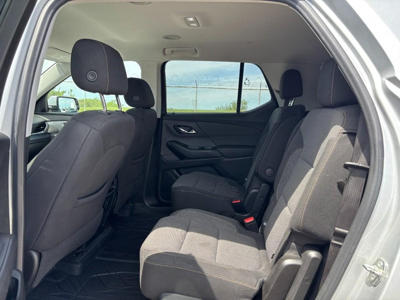 Chevrolet Traverse Vehicle Image 14