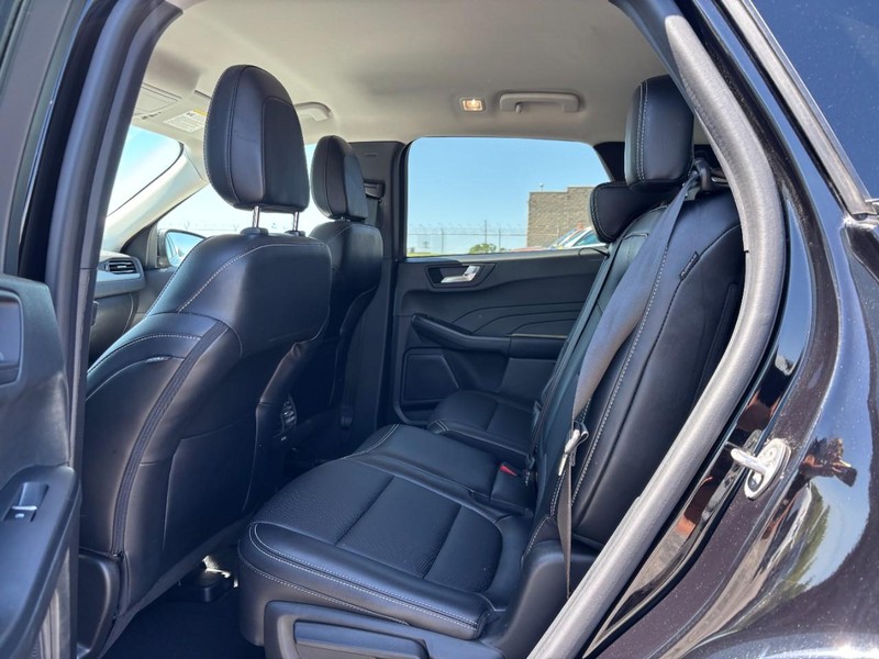 Ford Escape Vehicle Full-screen Gallery Image 12