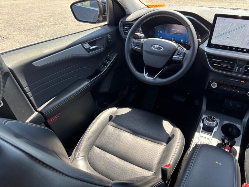 Ford Escape Vehicle Full-screen Gallery Image 13