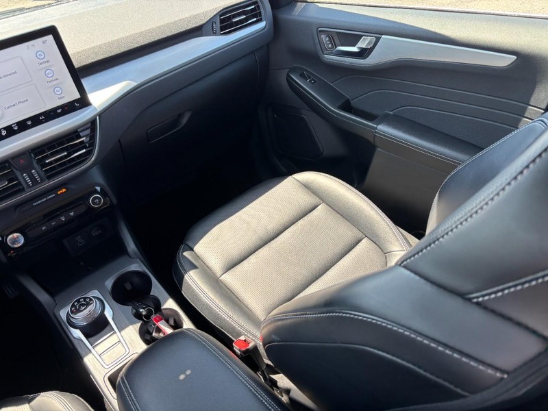 Ford Escape Vehicle Full-screen Gallery Image 15