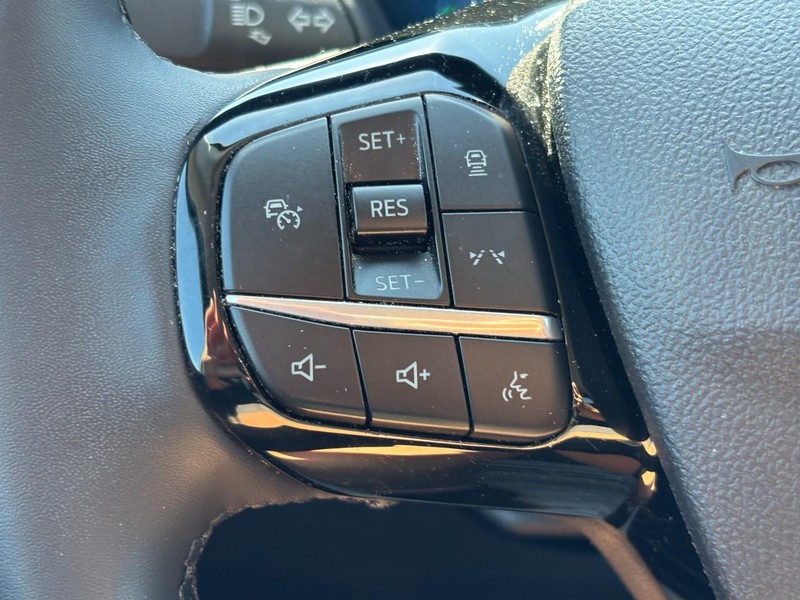 Ford Escape Vehicle Full-screen Gallery Image 18