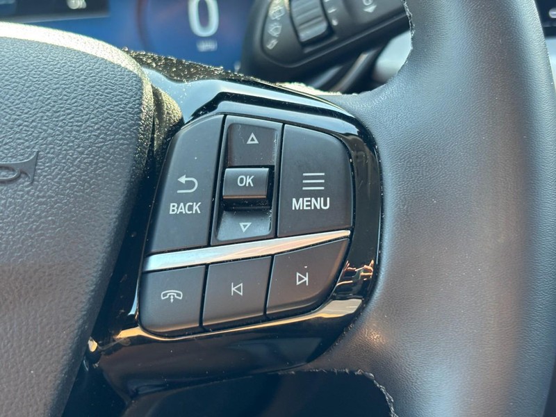 Ford Escape Vehicle Full-screen Gallery Image 19