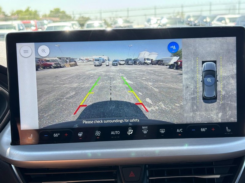 Ford Escape Vehicle Full-screen Gallery Image 22