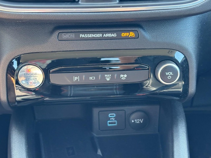 Ford Escape Vehicle Full-screen Gallery Image 23