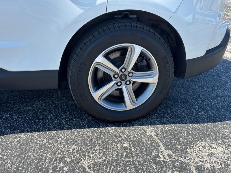 Ford Edge Vehicle Full-screen Gallery Image 11