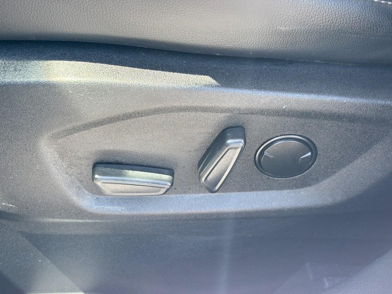 Ford Edge Vehicle Full-screen Gallery Image 16