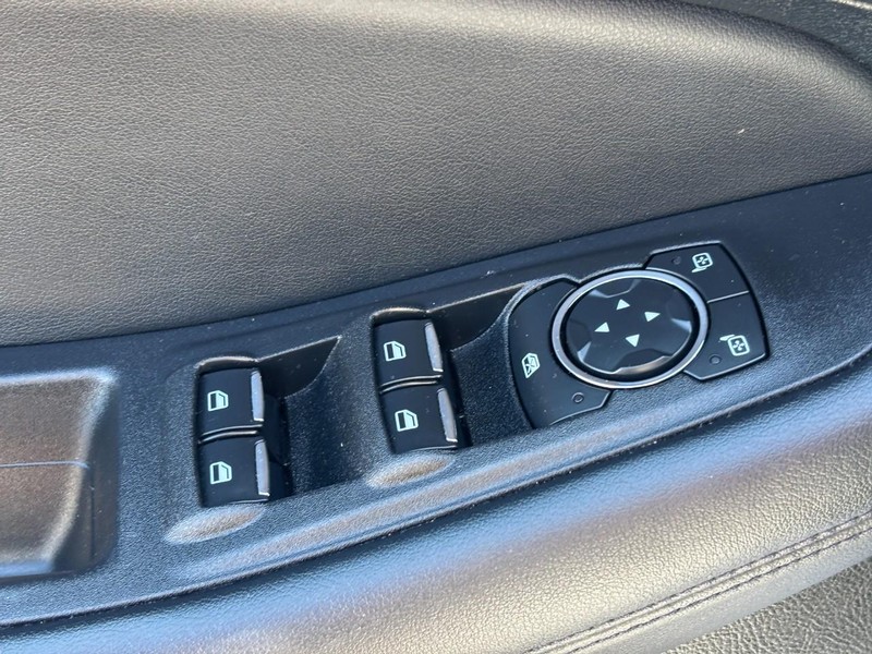 Ford Edge Vehicle Full-screen Gallery Image 17