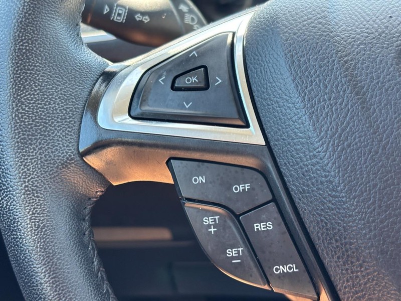 Ford Edge Vehicle Full-screen Gallery Image 18