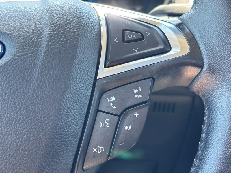 Ford Edge Vehicle Full-screen Gallery Image 19