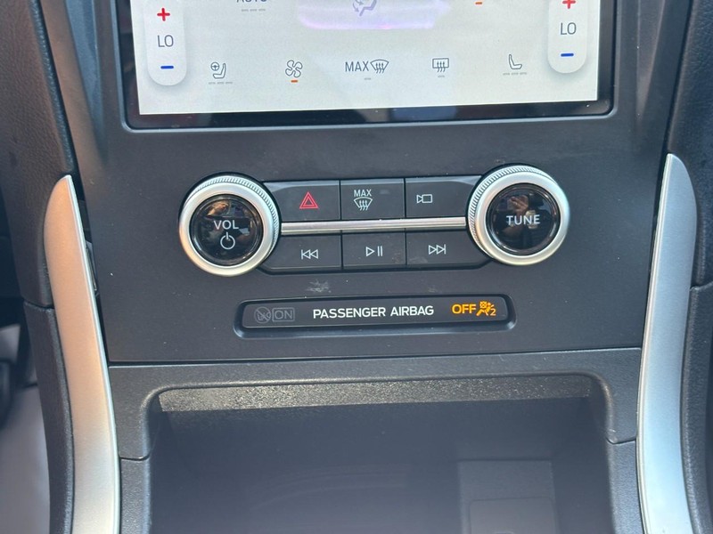 Ford Edge Vehicle Full-screen Gallery Image 23