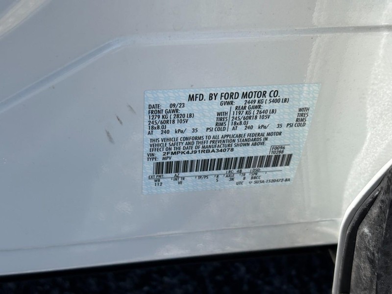 Ford Edge Vehicle Full-screen Gallery Image 24