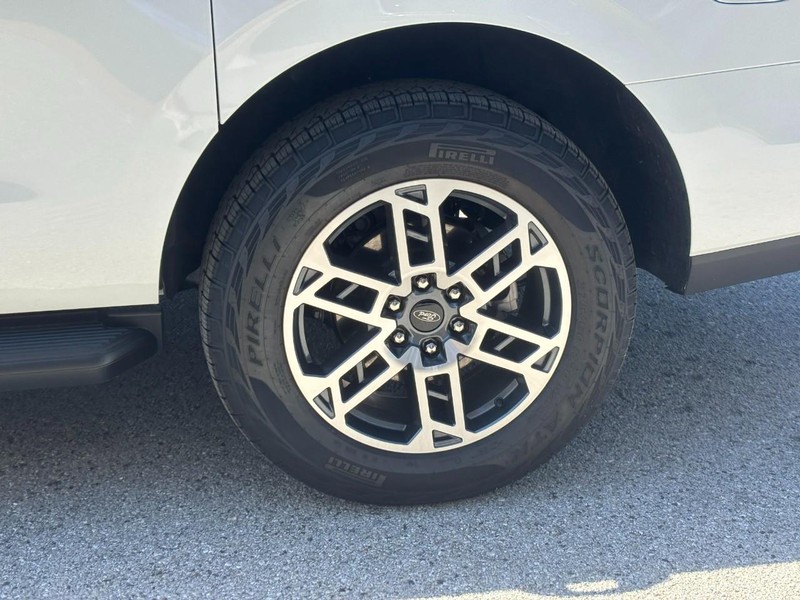 Ford Expedition Max Vehicle Image 11