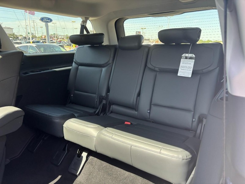 Ford Expedition Max Vehicle Image 12