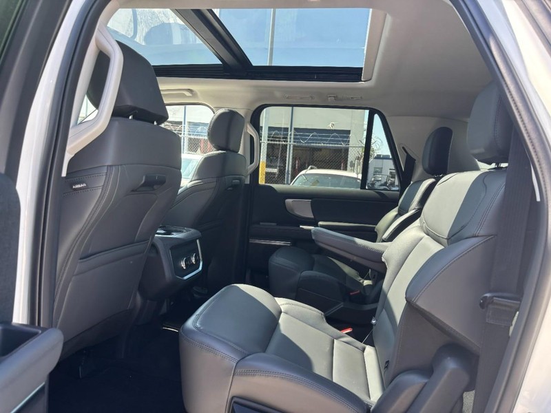 Ford Expedition Max Vehicle Image 13