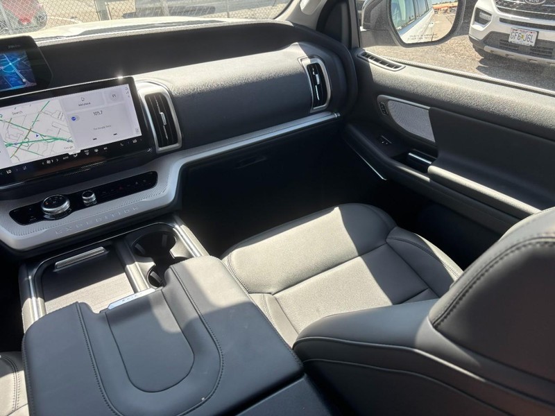 Ford Expedition Max Vehicle Image 16