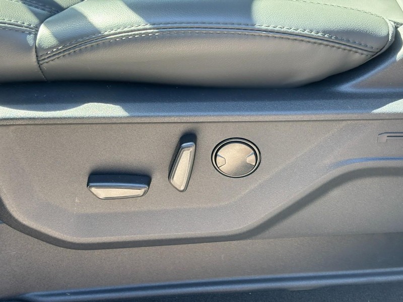 Ford Expedition Max Vehicle Image 17