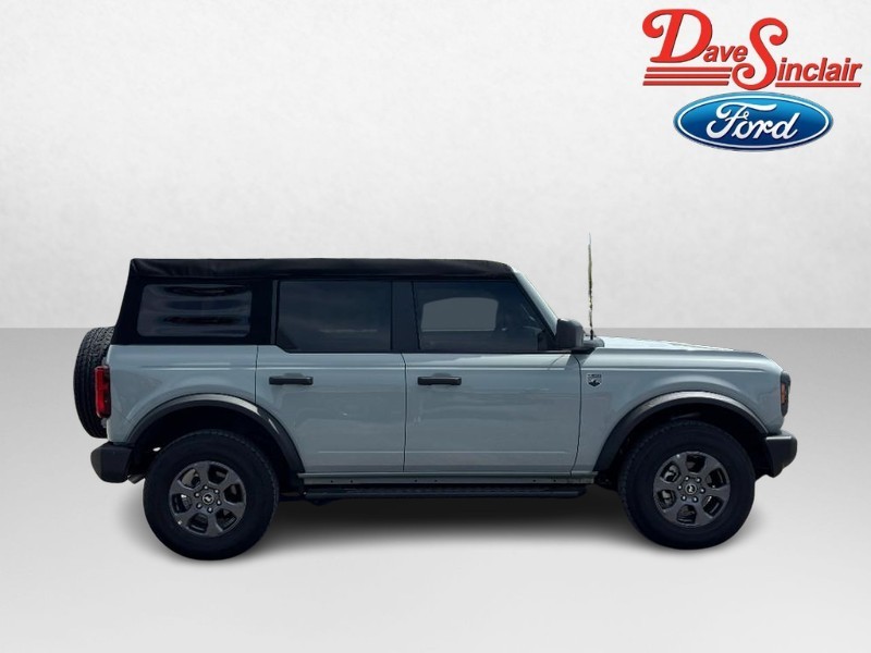 Ford Bronco Vehicle Full-screen Gallery Image 04
