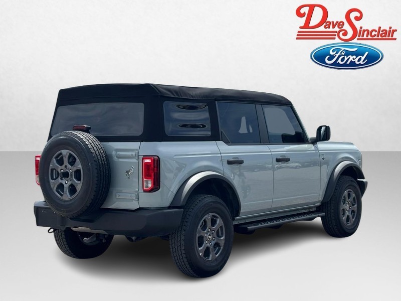 Ford Bronco Vehicle Full-screen Gallery Image 05