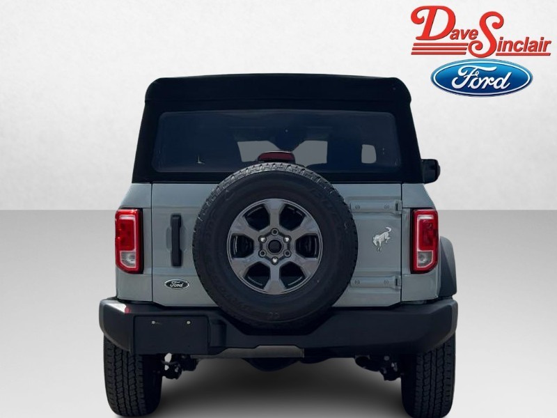 Ford Bronco Vehicle Full-screen Gallery Image 06