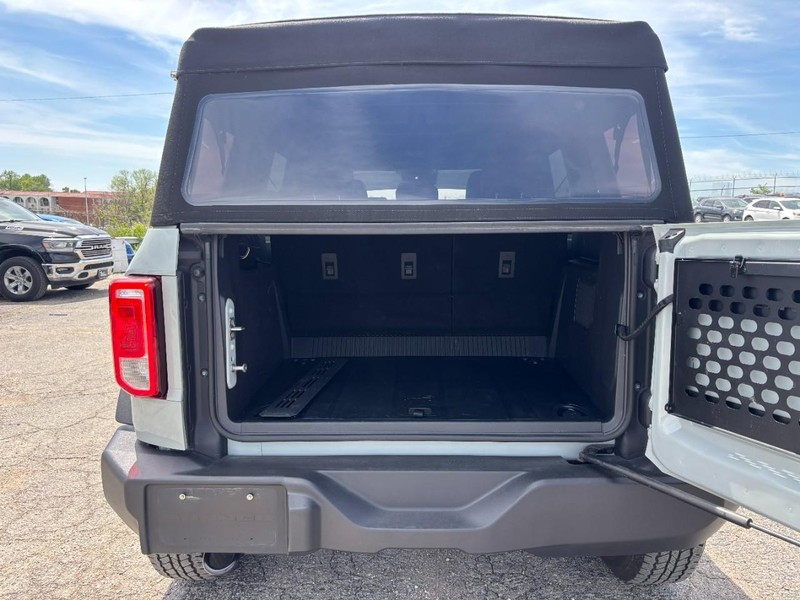 Ford Bronco Vehicle Full-screen Gallery Image 09