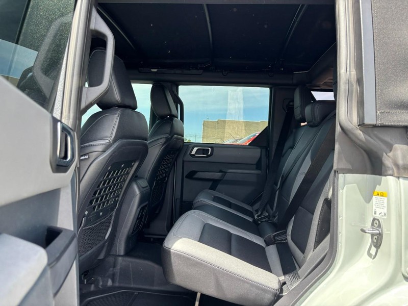 Ford Bronco Vehicle Full-screen Gallery Image 11