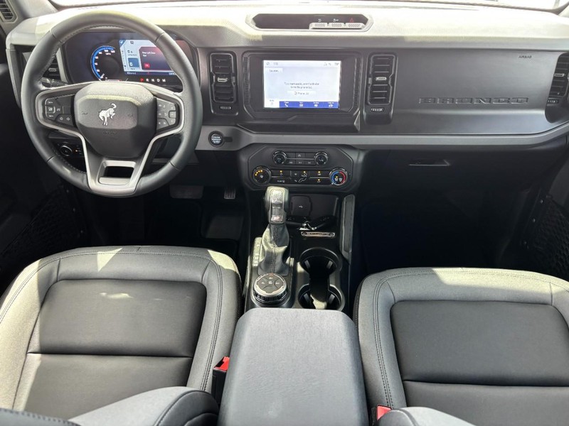 Ford Bronco Vehicle Full-screen Gallery Image 13