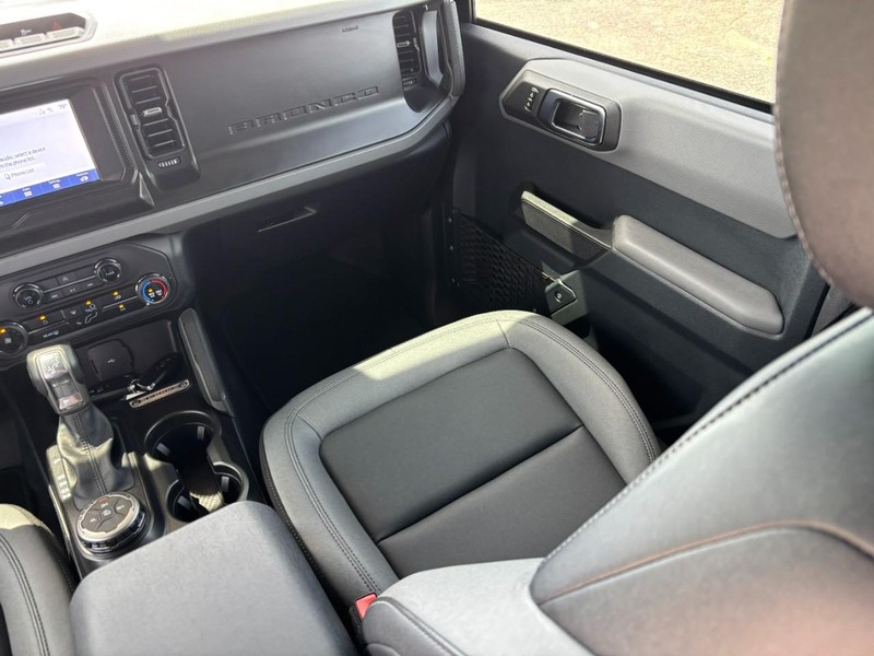 Ford Bronco Vehicle Full-screen Gallery Image 14