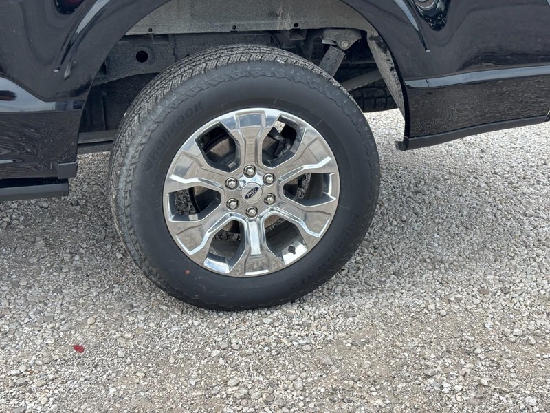 Ford F-150 Vehicle Full-screen Gallery Image 11