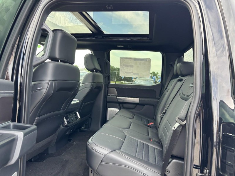 Ford F-150 Vehicle Full-screen Gallery Image 12