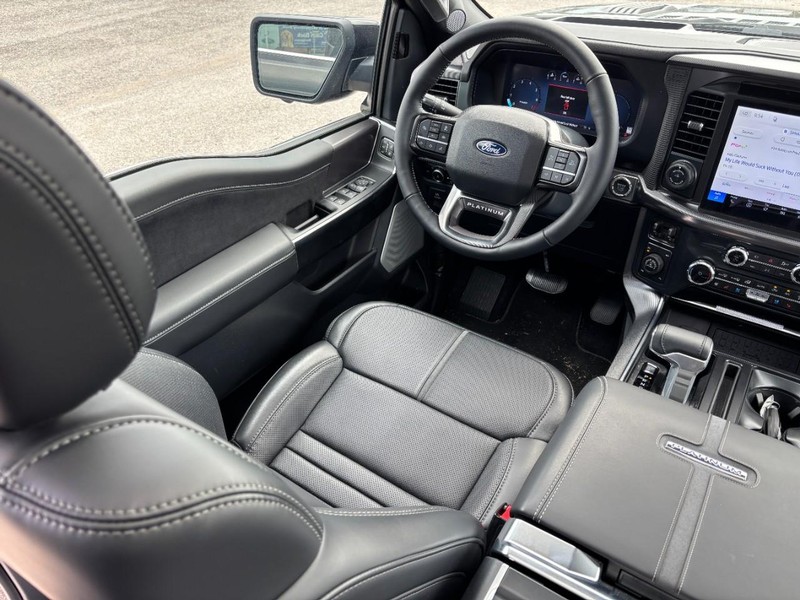 Ford F-150 Vehicle Full-screen Gallery Image 13