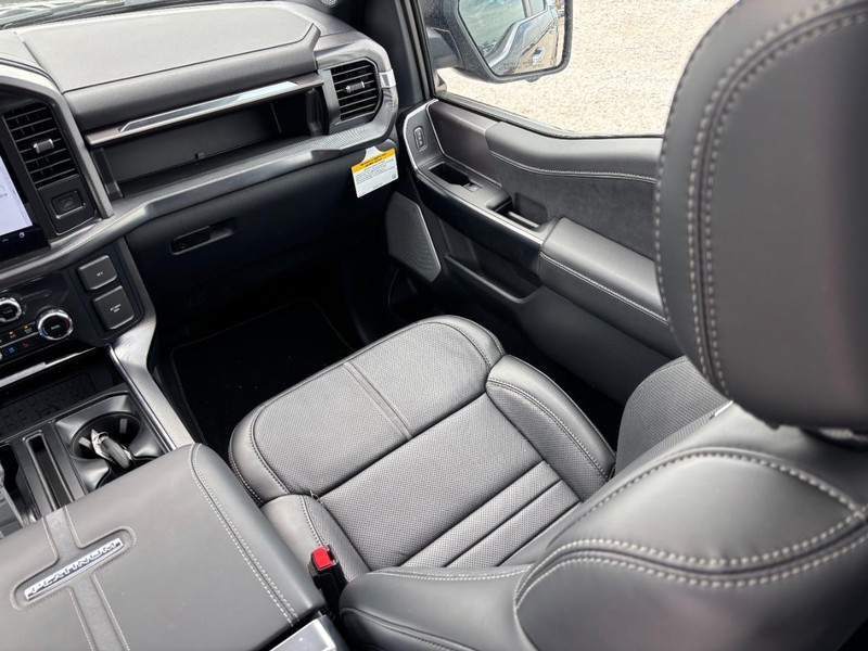 Ford F-150 Vehicle Full-screen Gallery Image 15