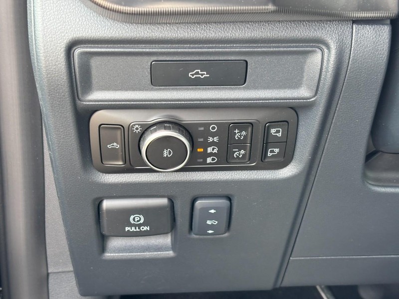 Ford F-150 Vehicle Full-screen Gallery Image 18