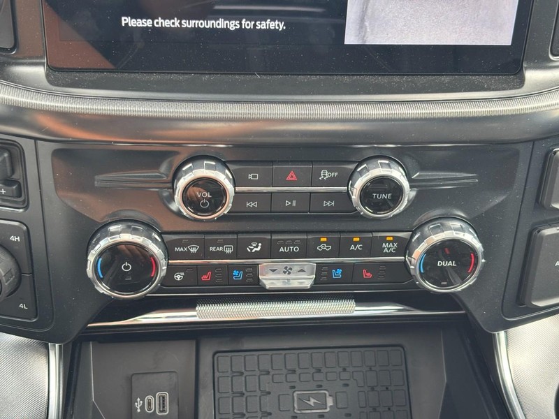 Ford F-150 Vehicle Full-screen Gallery Image 25