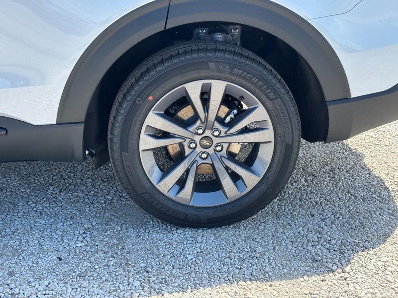 Ford Explorer Vehicle Image 11