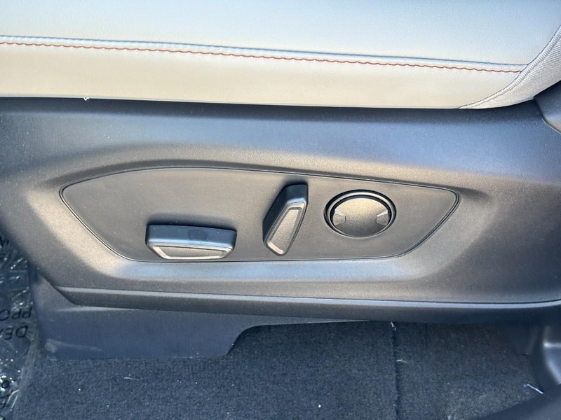 Ford Explorer Vehicle Image 17