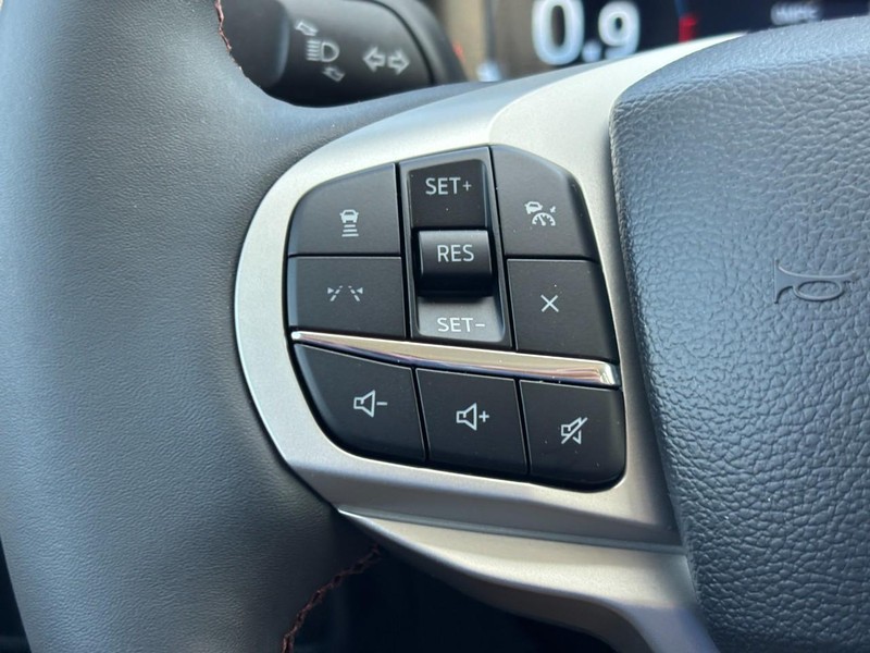 Ford Explorer Vehicle Image 19