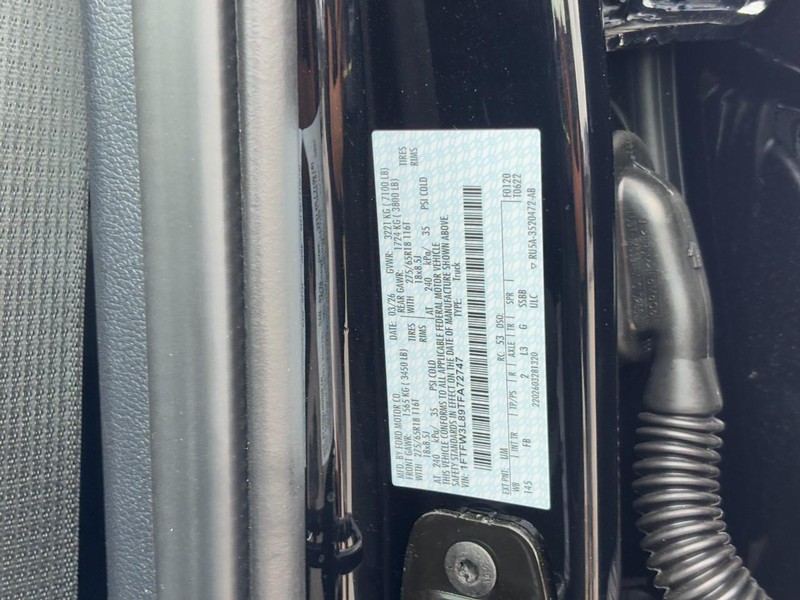 Ford F-150 Vehicle Full-screen Gallery Image 25