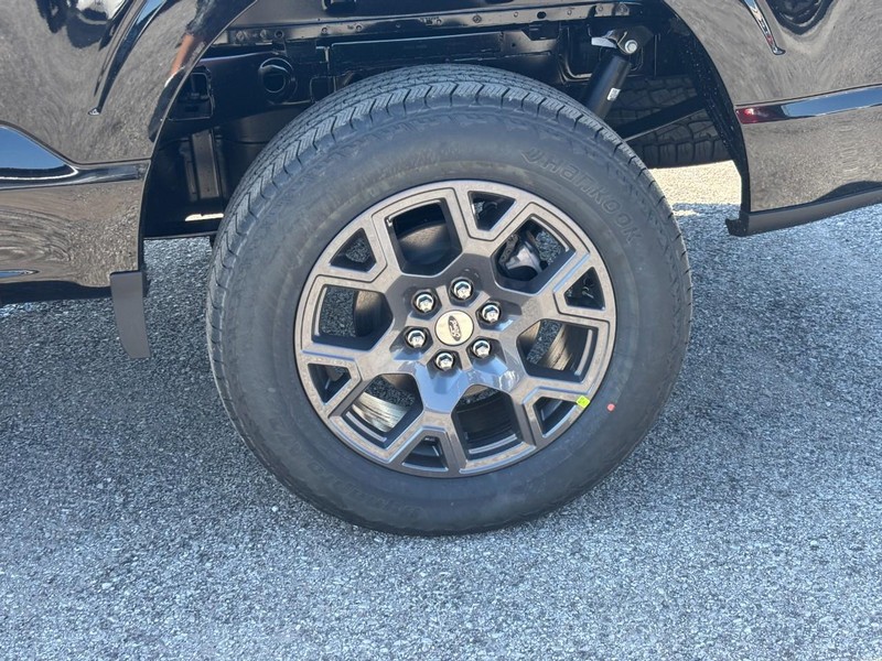 Ford F-150 Vehicle Full-screen Gallery Image 11
