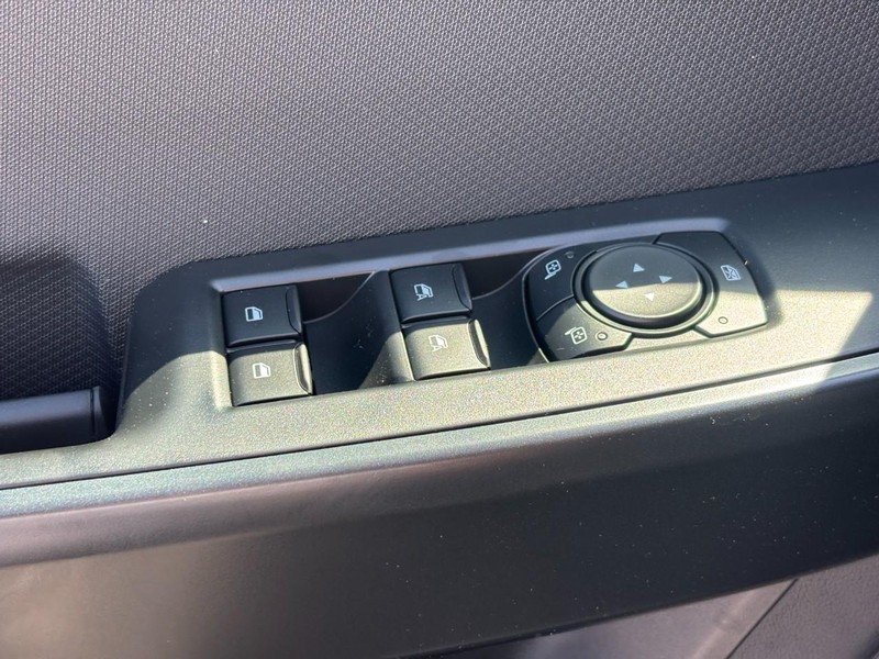 Ford F-150 Vehicle Full-screen Gallery Image 17